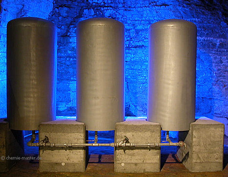 Tanks für schweres Wasser im Keller unter der Schlosskirche von Haigerloch