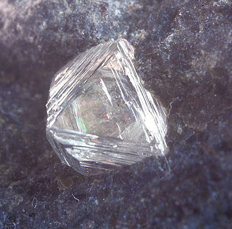 Naturdiamant auf Kimberlit